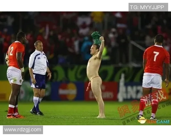 男足球明星因慈善活动裸跑引发热议展现运动员勇气与社会责任感 男足球明星因慈善活动裸跑引发热议展现运动员勇气与社会责任感