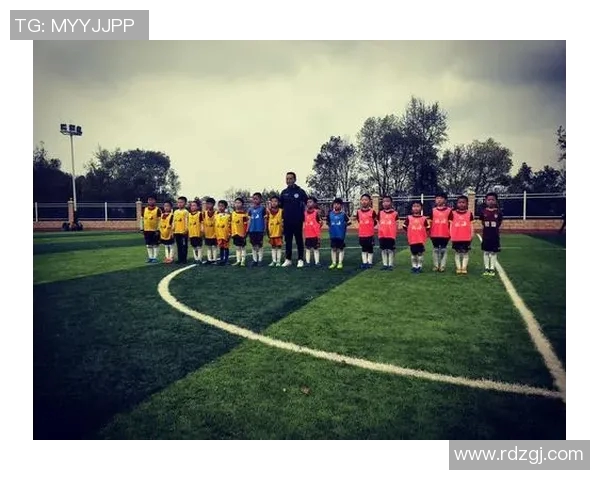 和济小学足球明星展现青春活力与团队精神的精彩瞬间 和济小学足球明星展现青春活力与团队精神的精彩瞬间