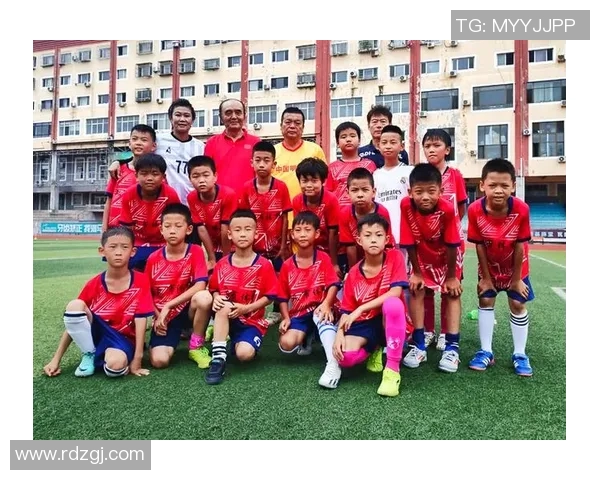 深圳足球明星元老赛盛大举行传承足球精神激励新一代球员