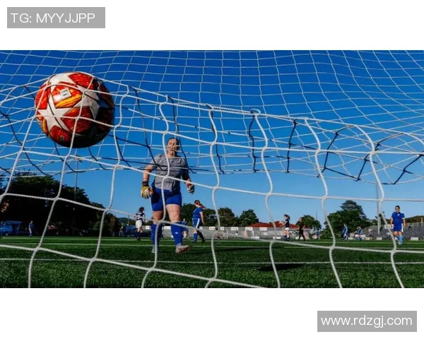 提升足球射击力量的训练方法与技巧解析助你成为场上射手之王